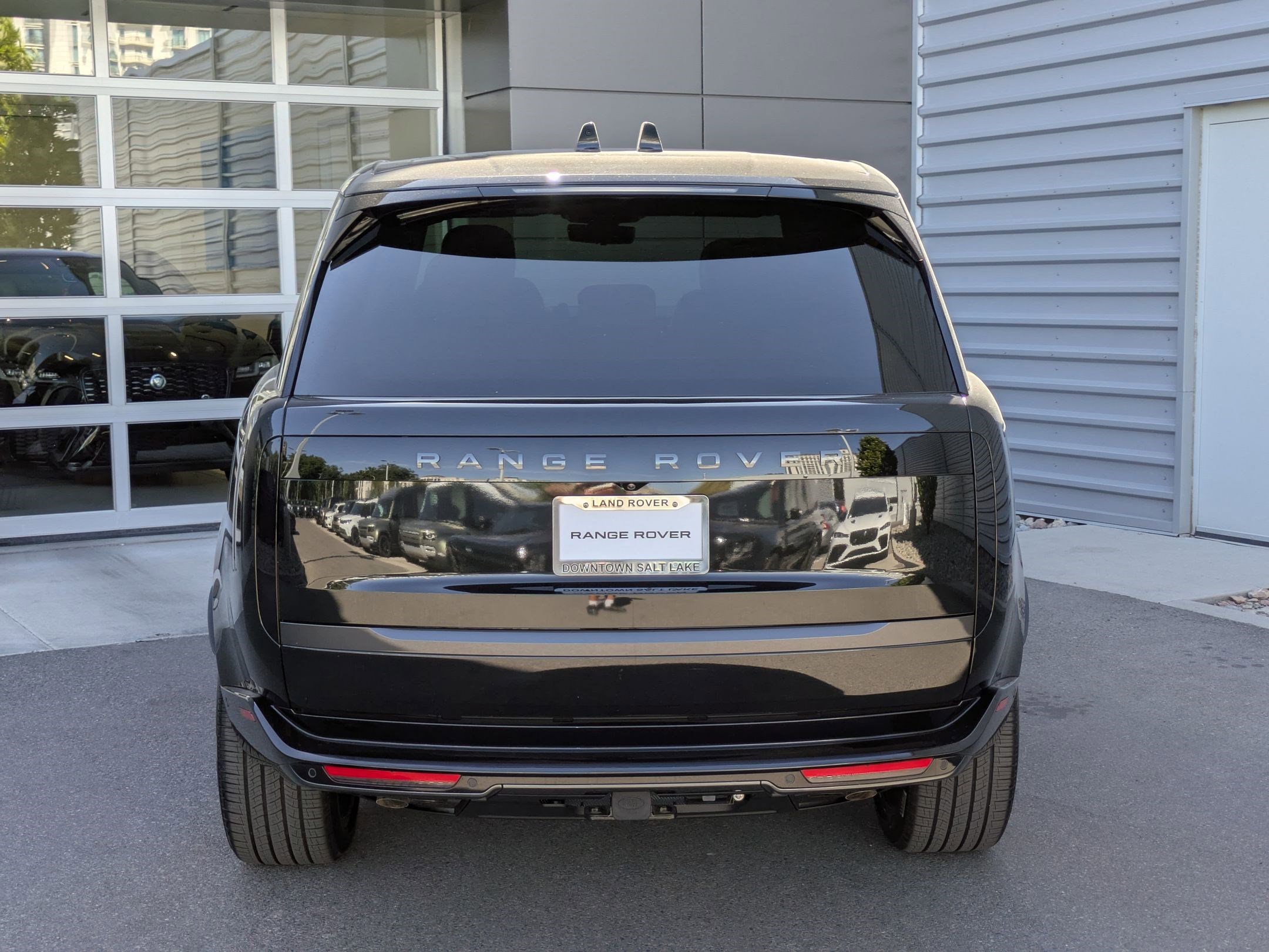 2025 Land Rover Range Rover SE photo 4