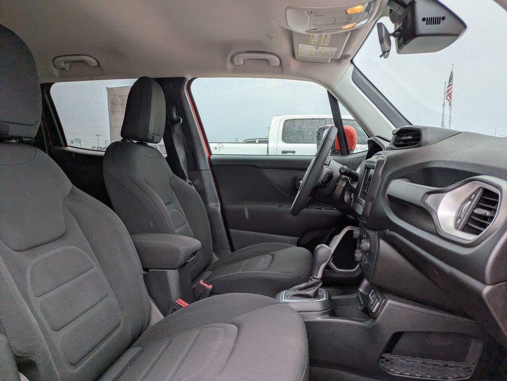 2020 Jeep Renegade Latitude photo 25