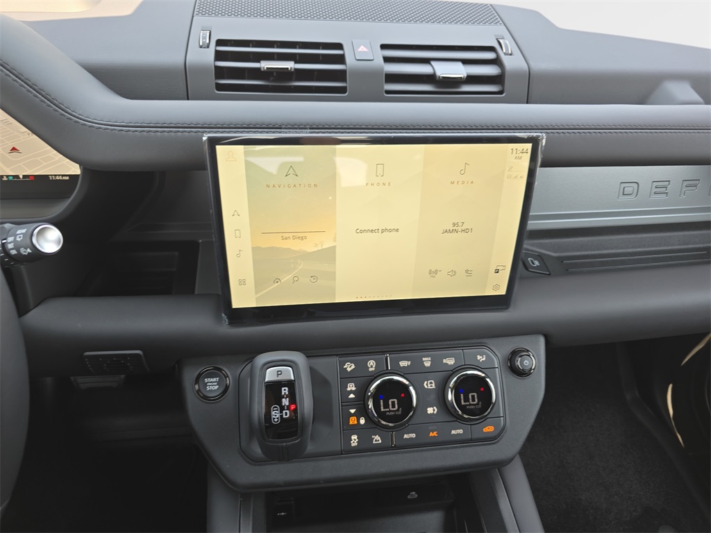 2025 Land Rover Defender 110 V8 photo 20
