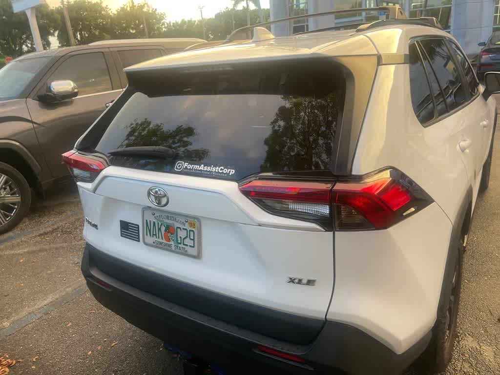 2019 Toyota RAV4 Premium XLE photo 4