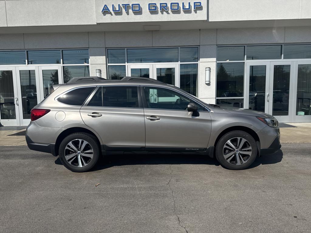 2018 Subaru Outback Limited photo 2