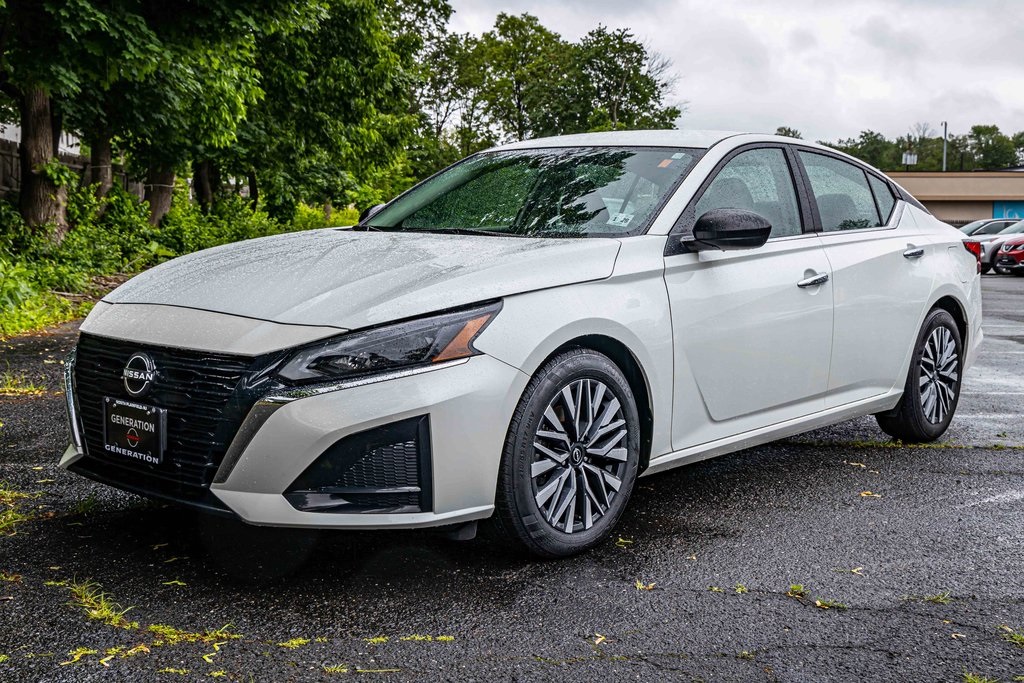 2024 Nissan Altima 2.5 SV photo 2