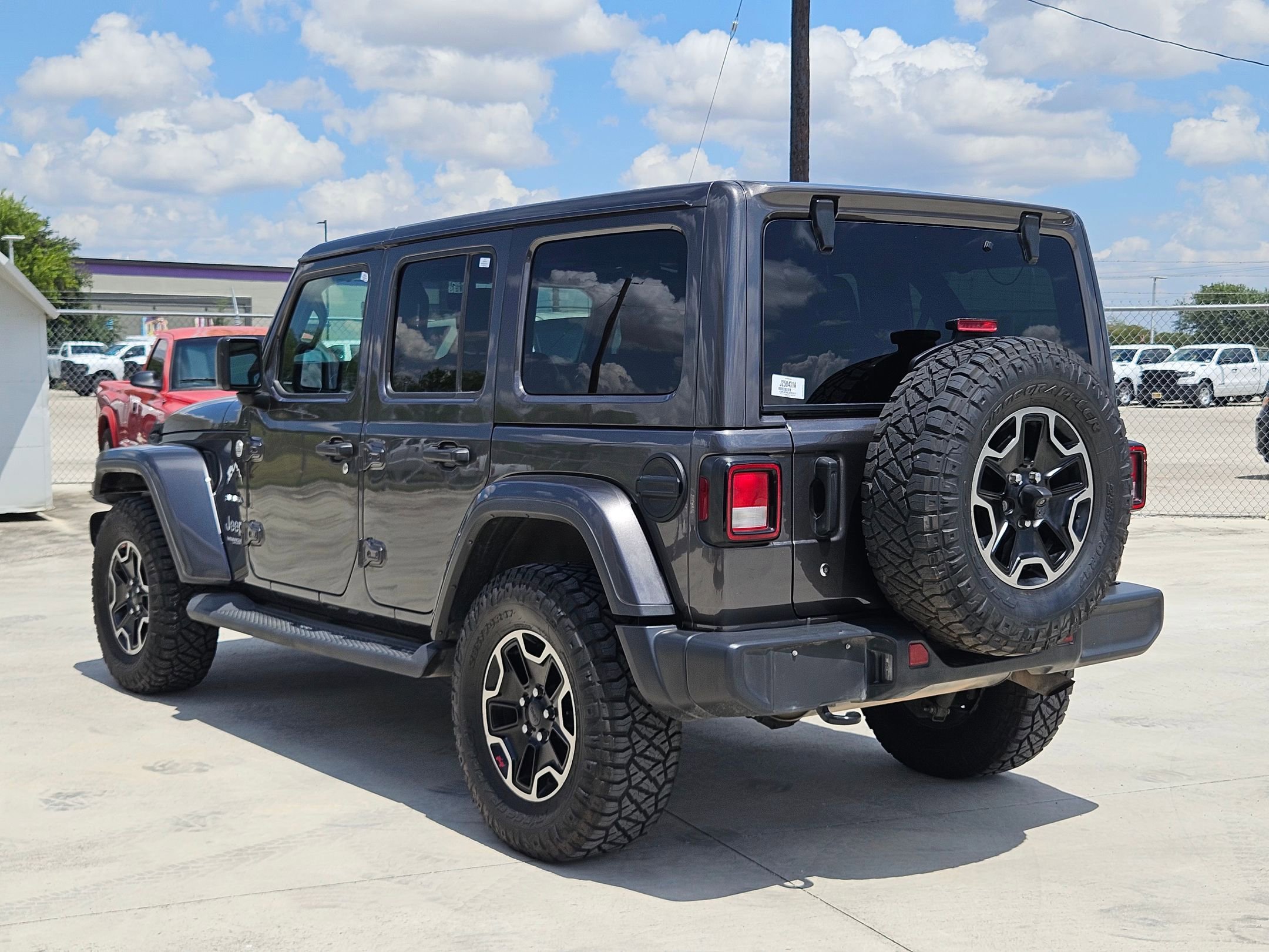 2018 Jeep Wrangler Unlimited Sahara photo 4