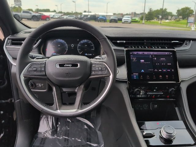 2025 Jeep Grand Cherokee Limited photo 5