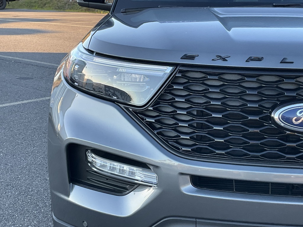 2023 Ford Explorer ST photo 2