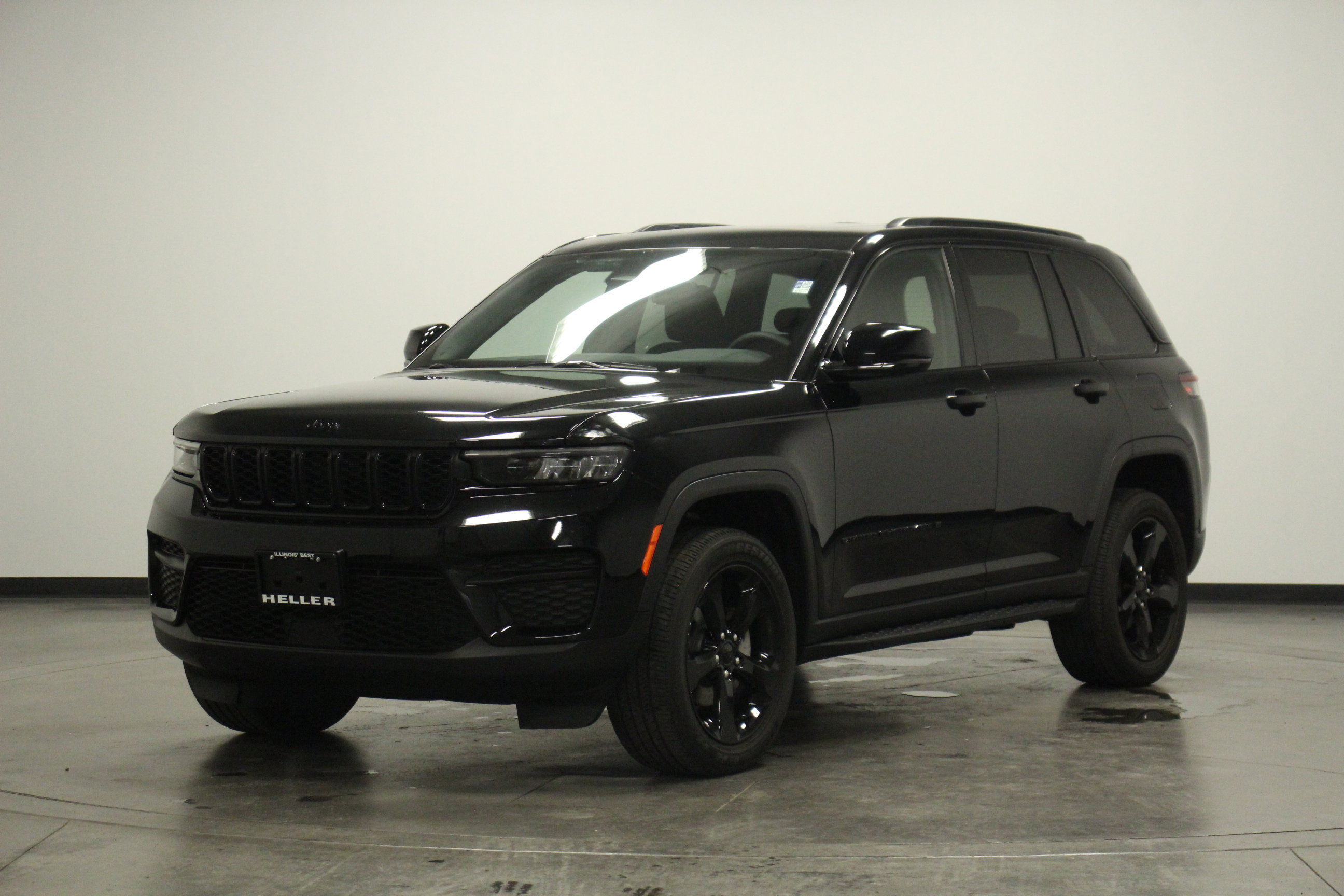 2023 Jeep Grand Cherokee Altitude photo 2