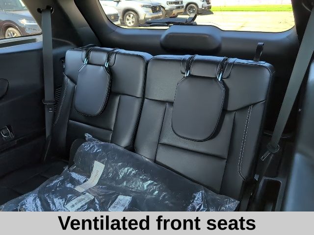 2022 Ford Explorer ST photo 10
