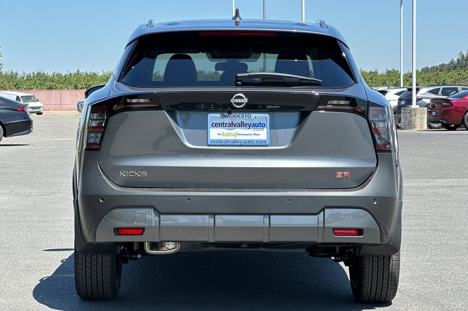 2025 Nissan Kicks SR photo 4