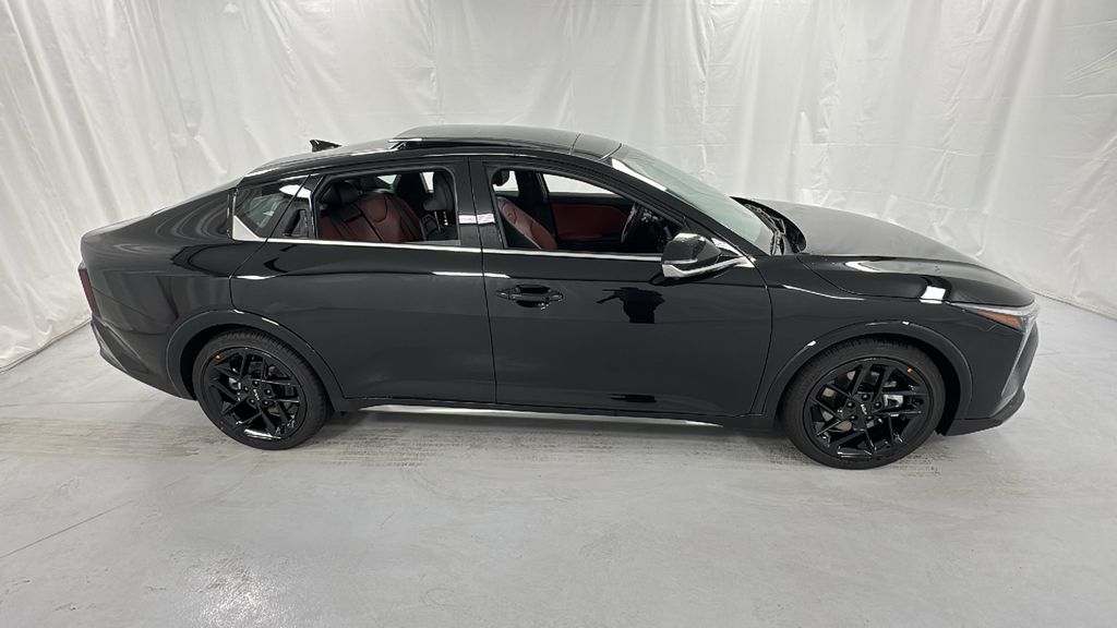 2025 Kia K4 GT-Line Turbo photo 2