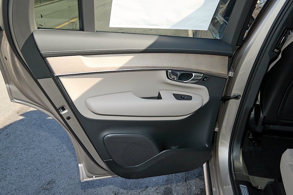 2026 VOLVO XC90 - Image 17