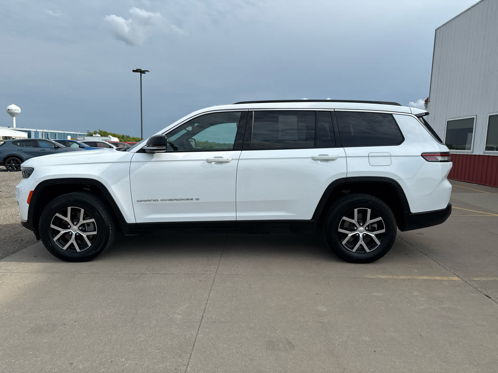 2024 Jeep Grand Cherokee Limited photo 3
