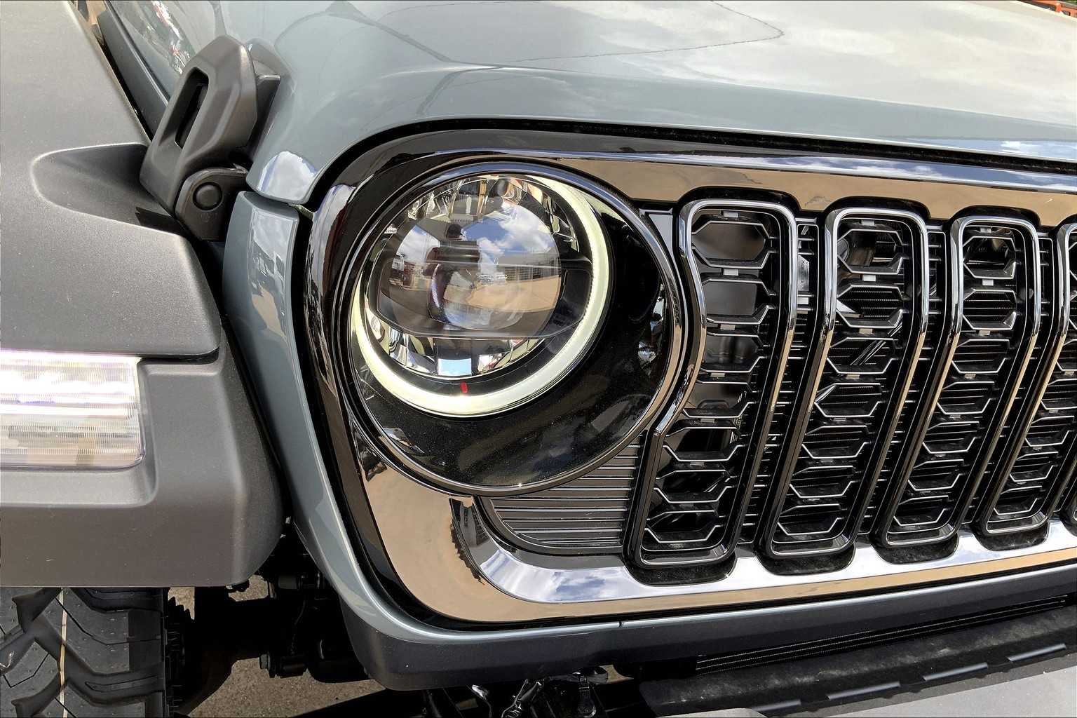 2025 Jeep Wrangler Willys photo 13