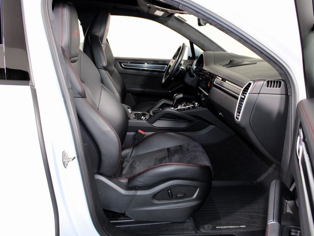 2023 Porsche Cayenne GTS photo 26