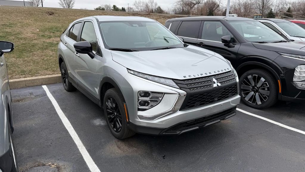 2023 Mitsubishi Eclipse Cross LE's photo