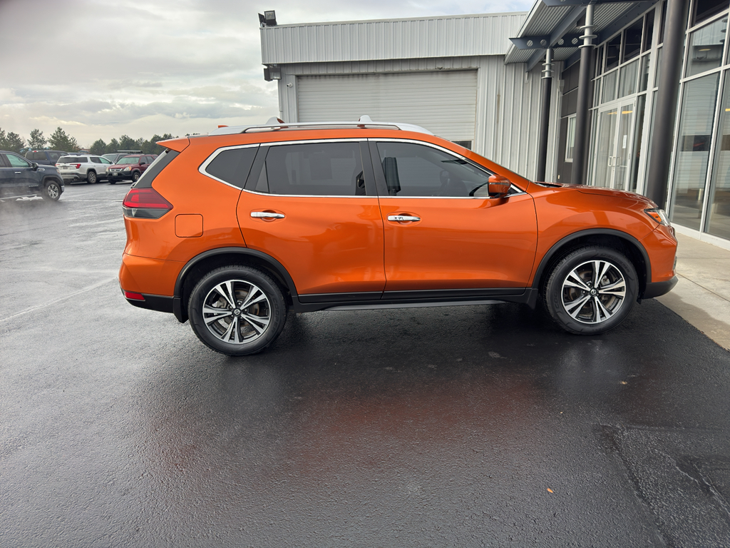 2019 Nissan Rogue SV photo 4