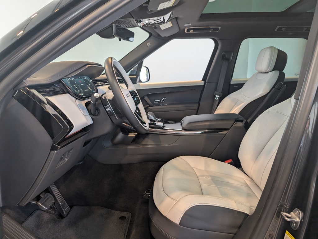 2023 Land Rover Range Rover Sport SE photo 9