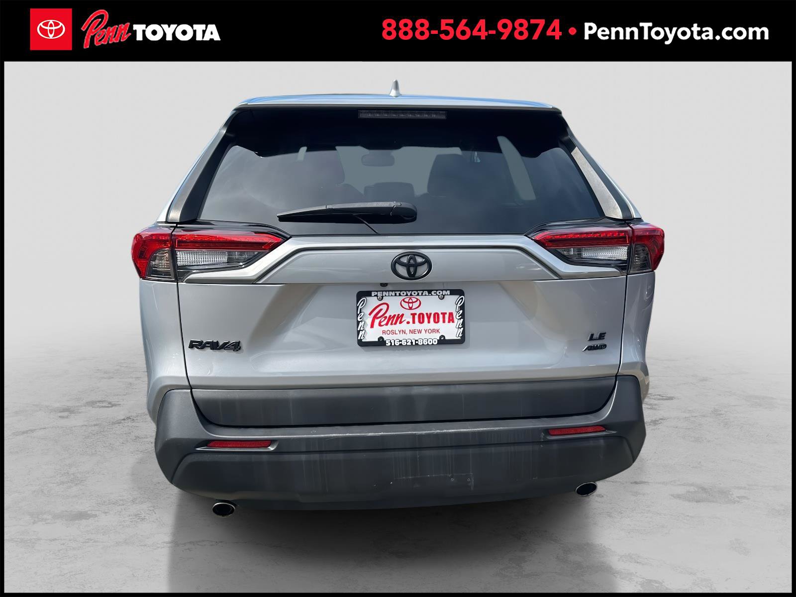 2022 Toyota RAV4 LE photo 2
