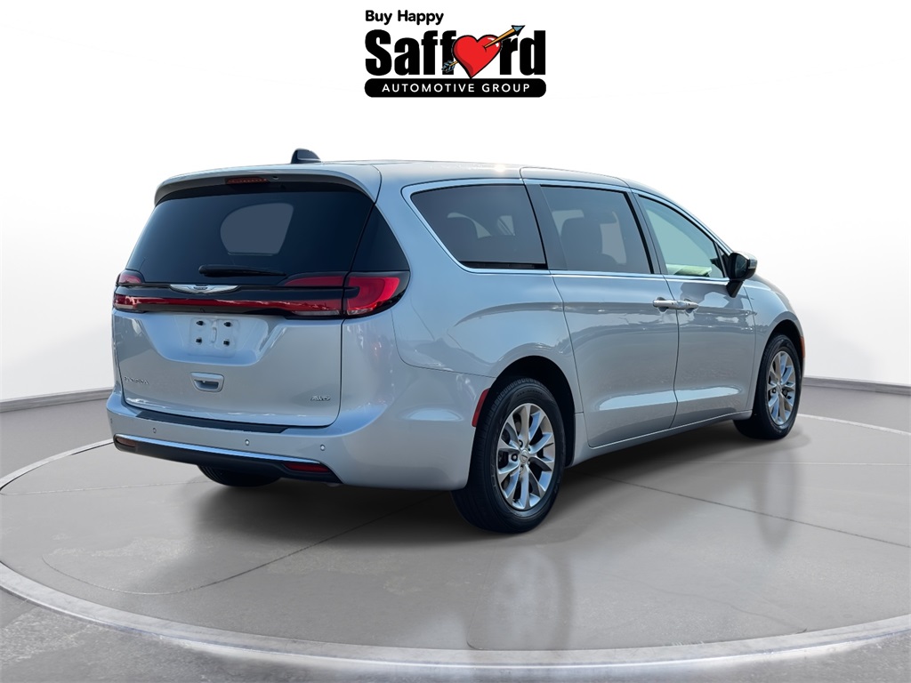 2023 Chrysler Pacifica Touring L photo 9