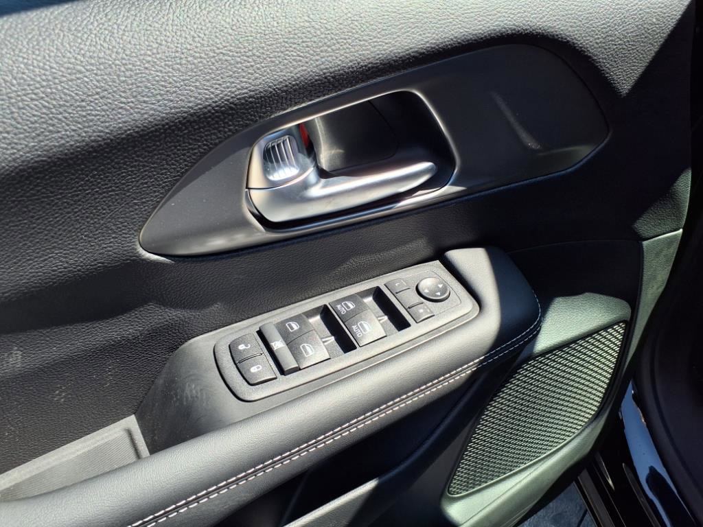 2025 Chrysler Voyager LX photo 15