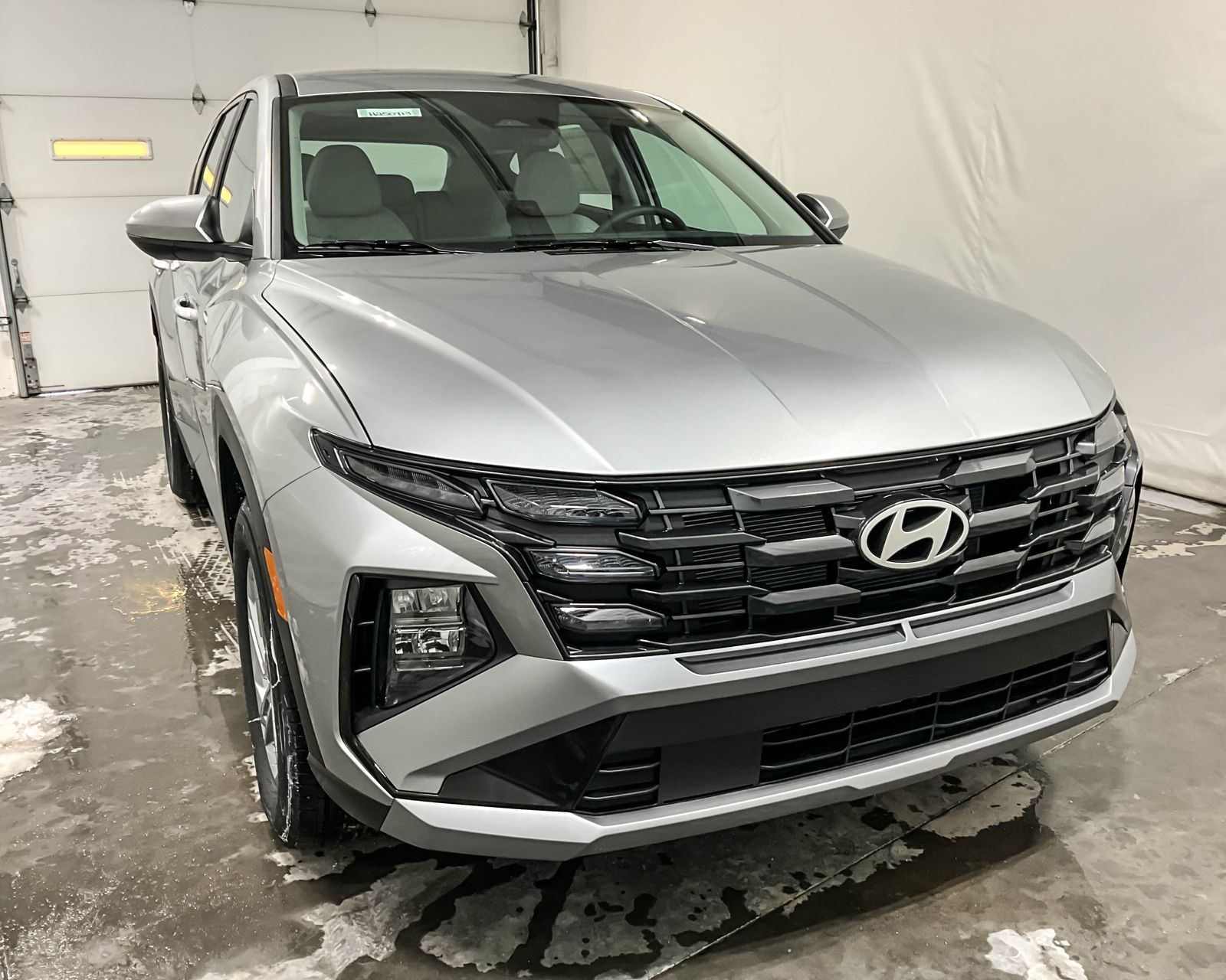 2025 Hyundai Tucson SE photo 3