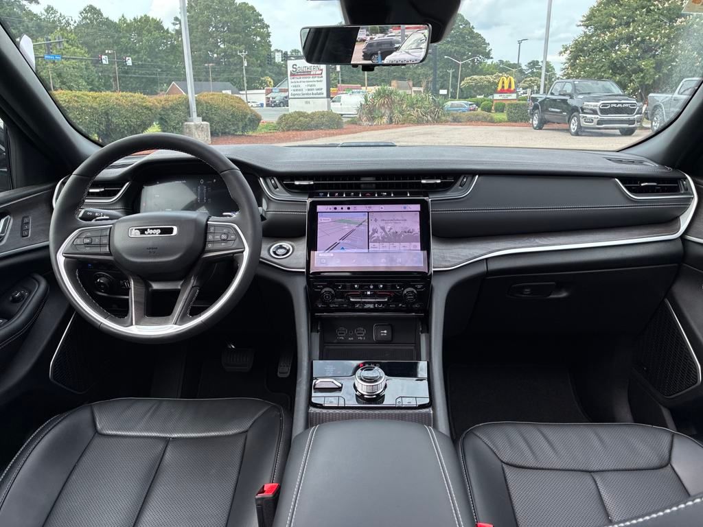 2024 Jeep Cherokee Limited 4xe photo 12