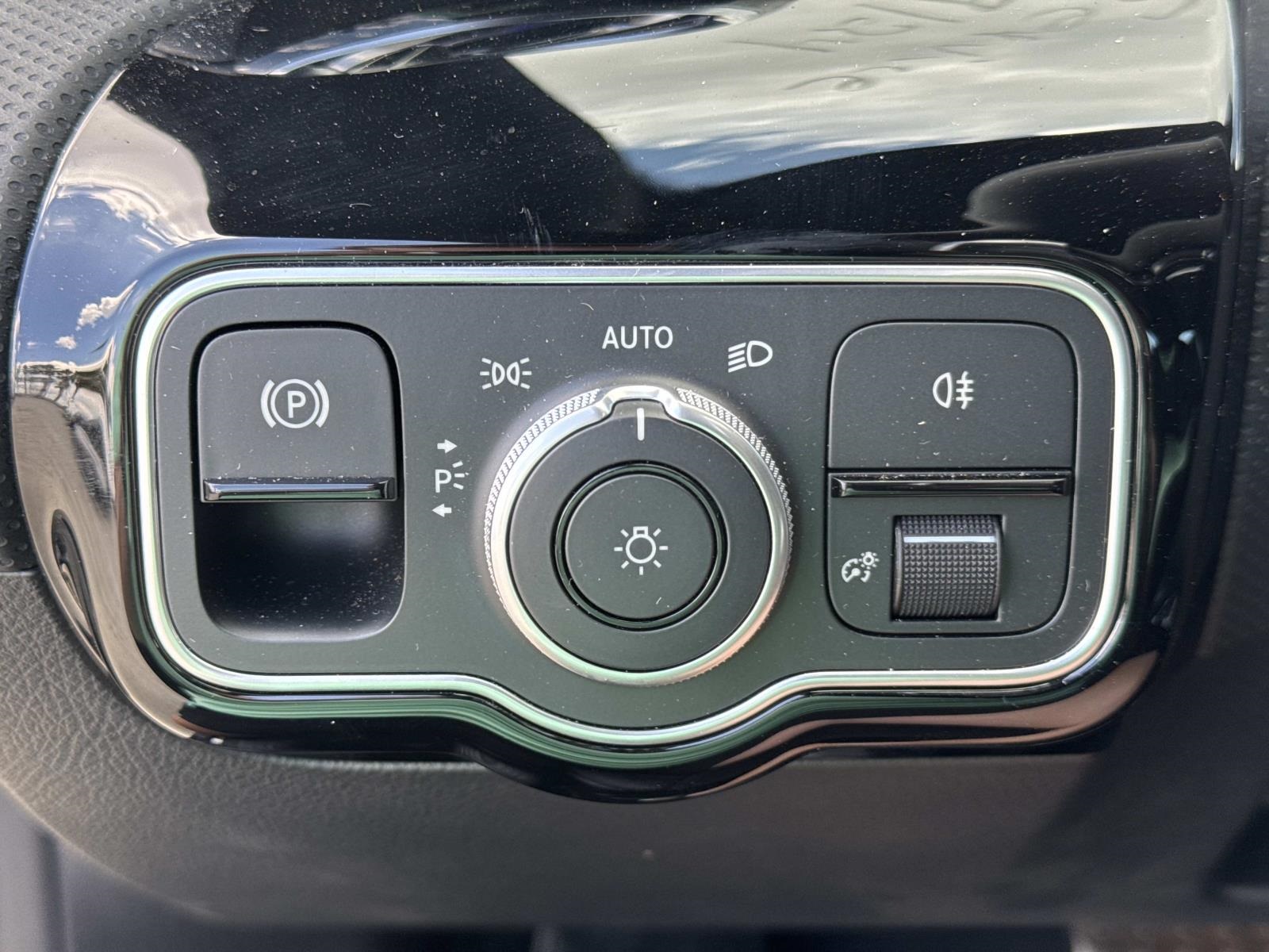 2025 Mercedes Benz CLA 250 photo 18
