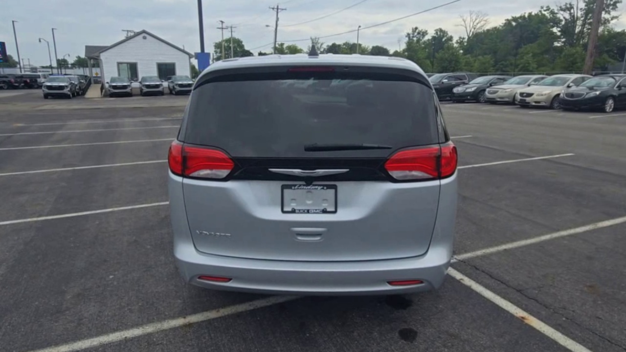 2023 Chrysler Voyager LX photo 32