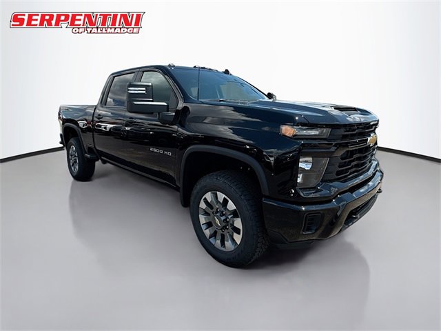 2025 Chevrolet Silverado 2500HD Custom photo 3