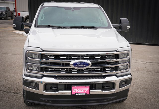 2025 Ford F-350 Lariat photo 2