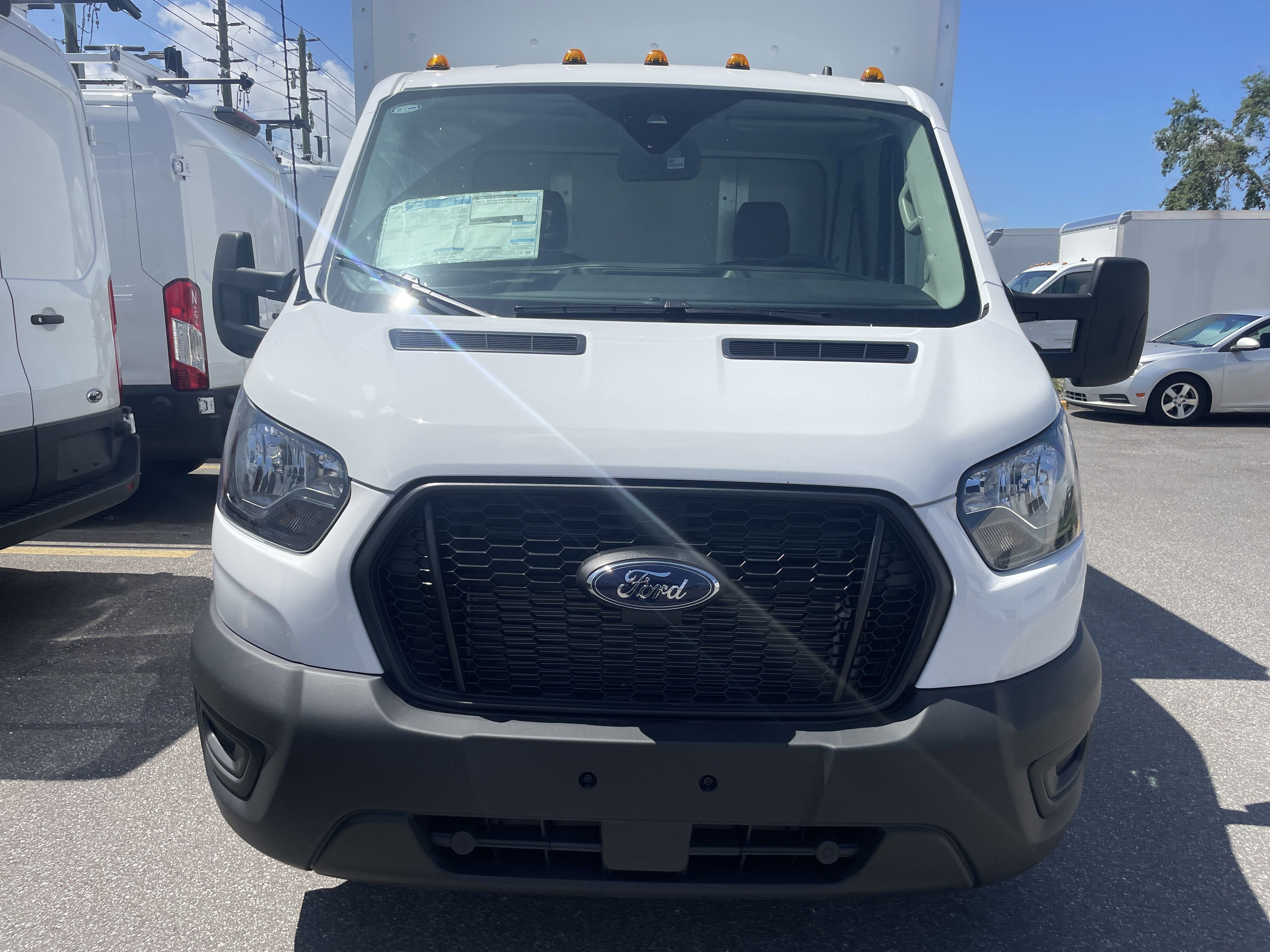 2024 Ford Transit Cutaway photo 2