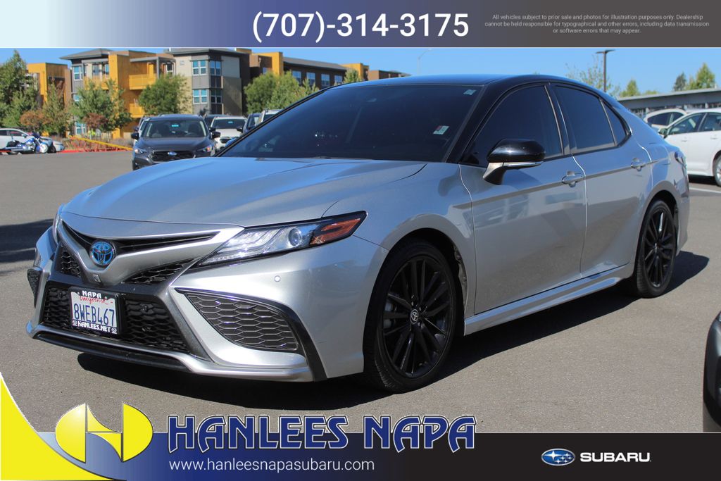 2021 Toyota Camry Hybrid XSE photo 2