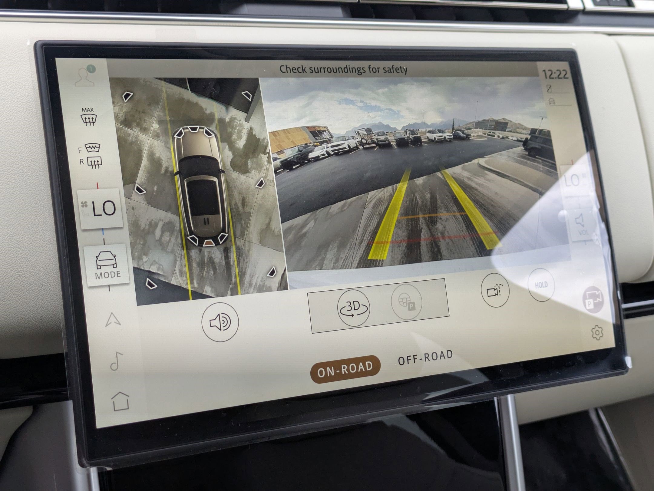 2025 Land Rover Range Rover SE photo 11