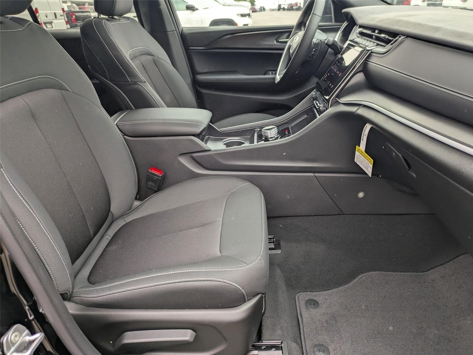 2025 Jeep Grand Cherokee Laredo X photo 26