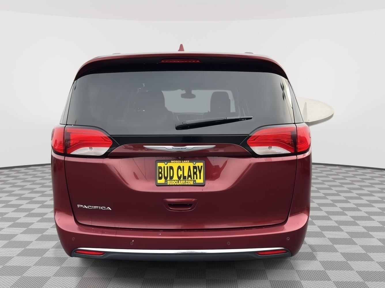 2017 Chrysler Pacifica Touring Plus photo 4