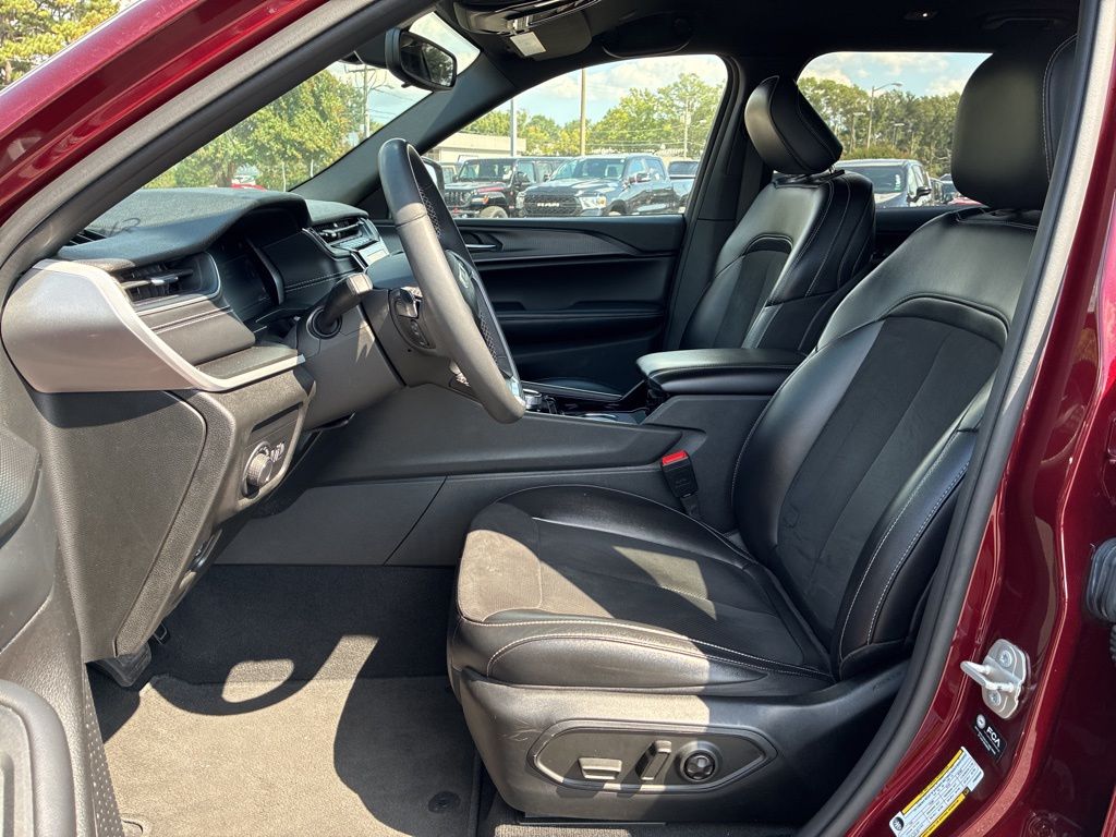 2023 Jeep Grand Cherokee Altitude photo 9