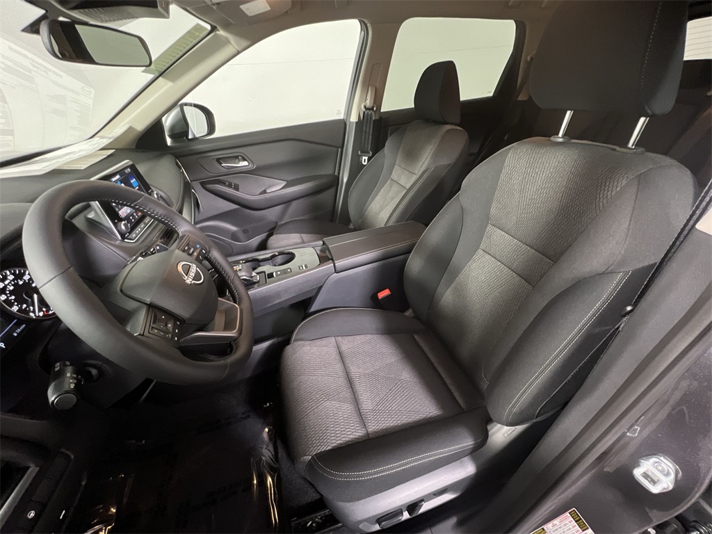2026 Nissan Rogue SV photo 10