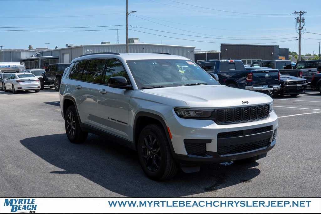 2024 Jeep Grand Cherokee Altitude photo 4