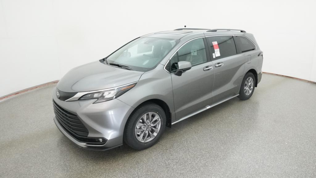 2026 Toyota Sienna XLE's photo