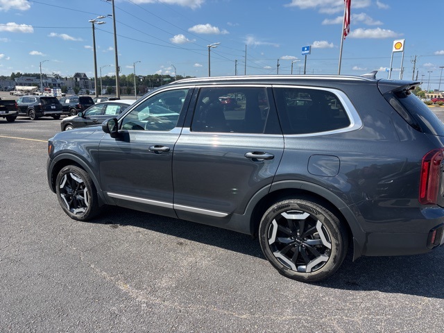 2024 Kia Telluride S photo 2