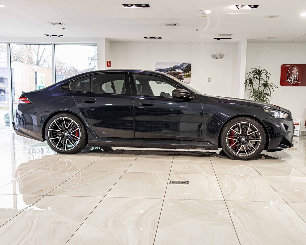 2025 BMW M5 - Image 9