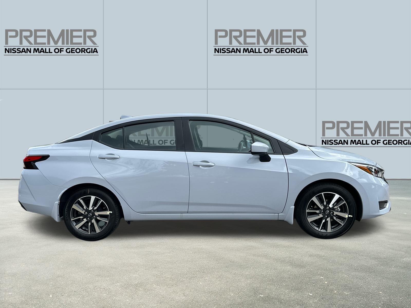 2025 Nissan Versa 1.6 SV photo 2