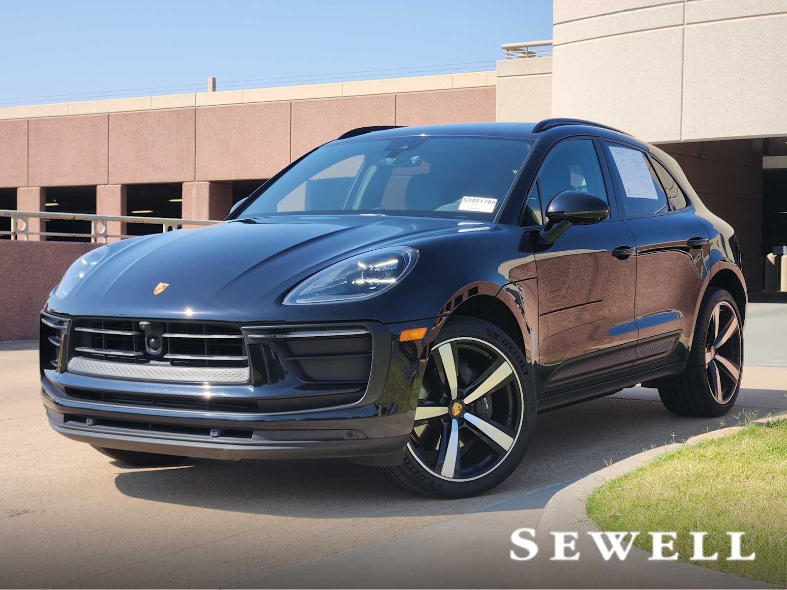2023 Porsche Macan Base