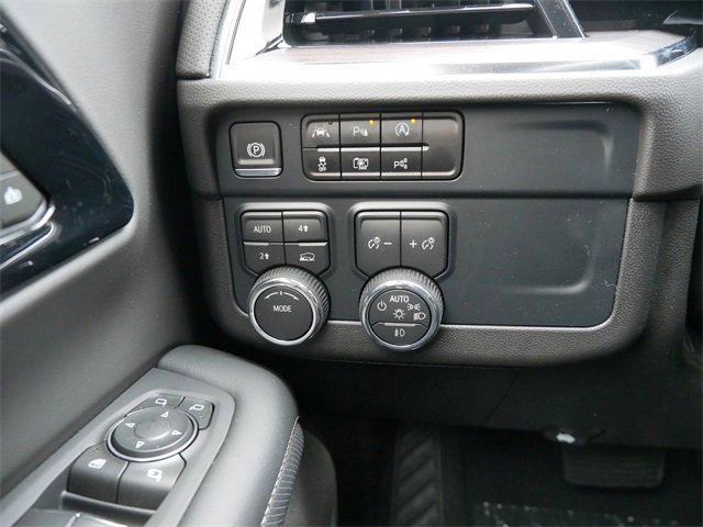 2025 Chevrolet Suburban Premier photo 17