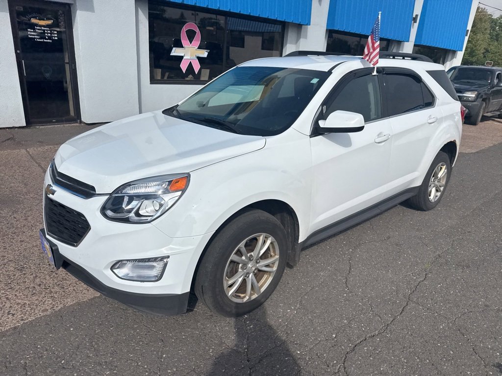 2017 Chevrolet Equinox LT photo 2