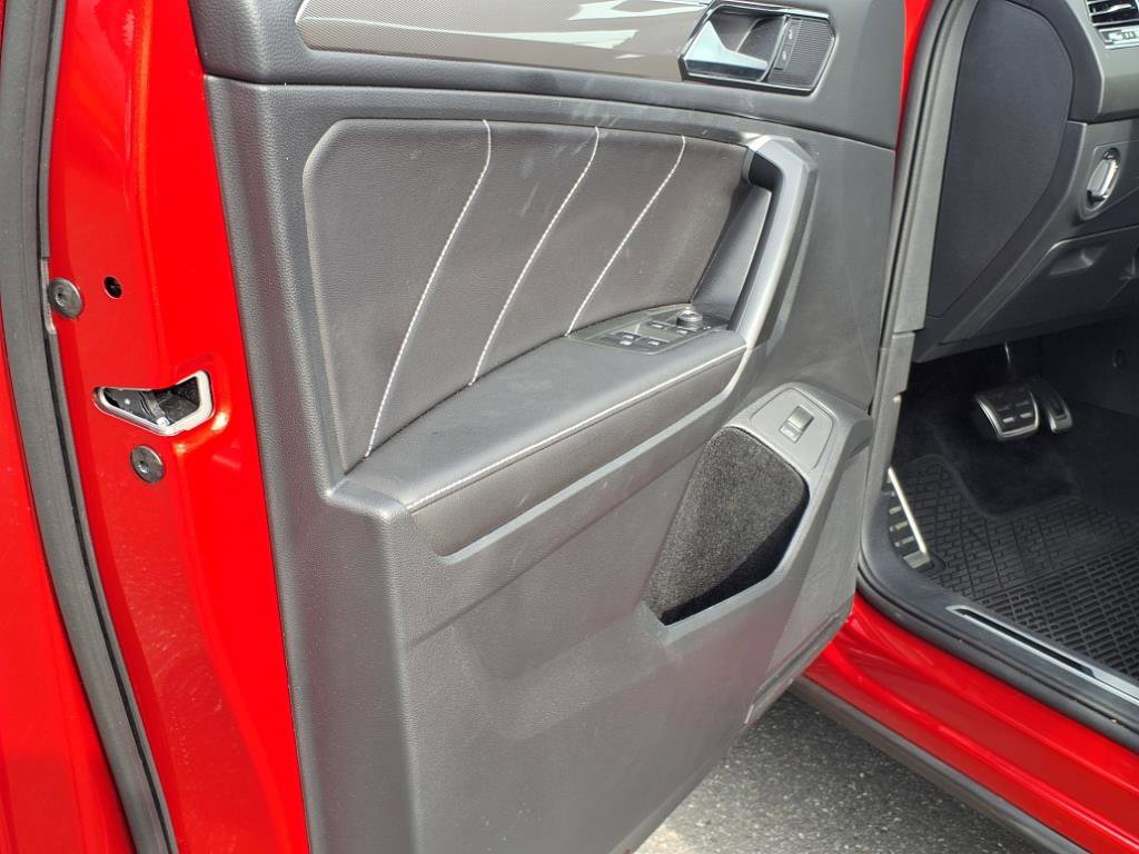 2024 Volkswagen Tiguan SE R-Line Black photo 2