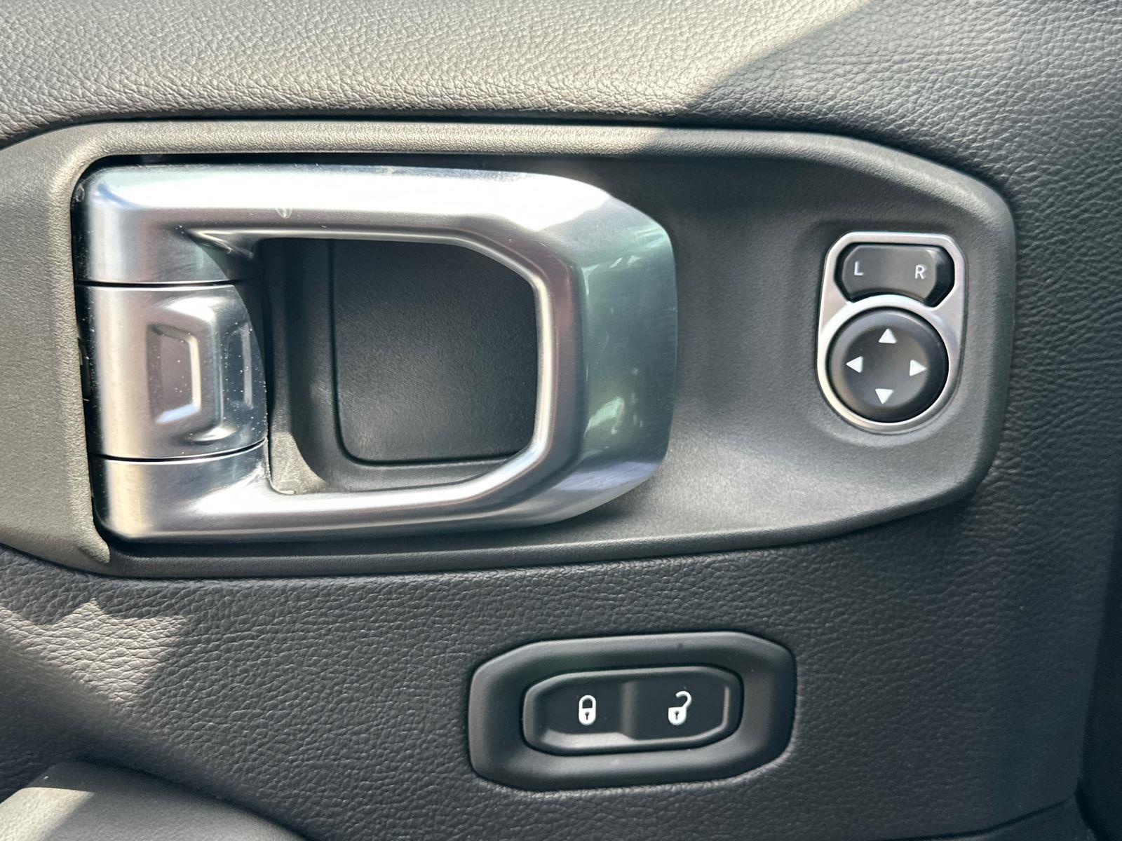 2025 Jeep Wrangler Sahara photo 10