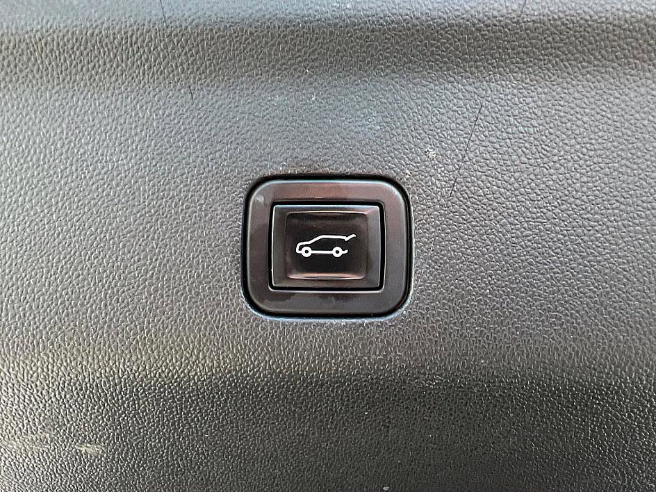 2021 Chevrolet Suburban LT photo 25