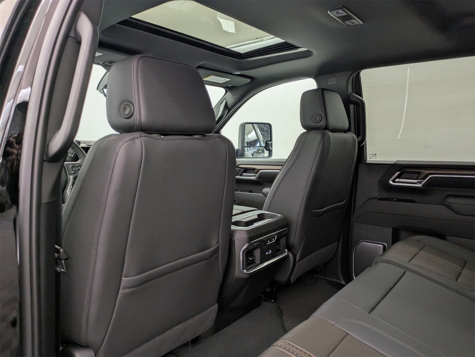 2025 Chevrolet Silverado 3500HD High Country photo 16