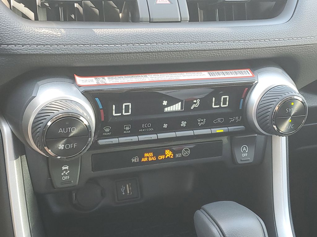 2025 Toyota RAV4 XLE photo 26