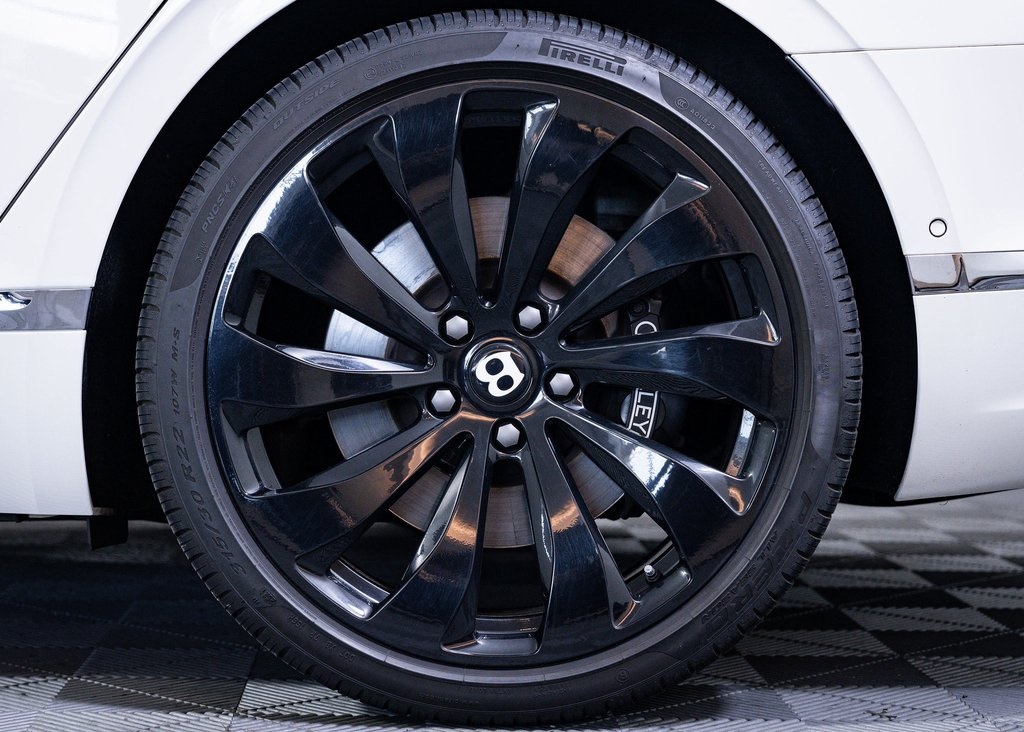 Used 2022 Glacier White Bentley V8 image 6